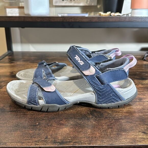 Teva sandal Size 7‎ - Picture 4 of 10
